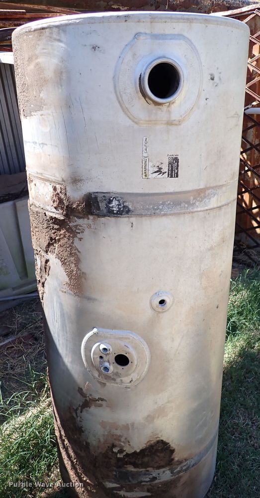 image for item IN9705 (2) Kenworth aluminum fuel tanks