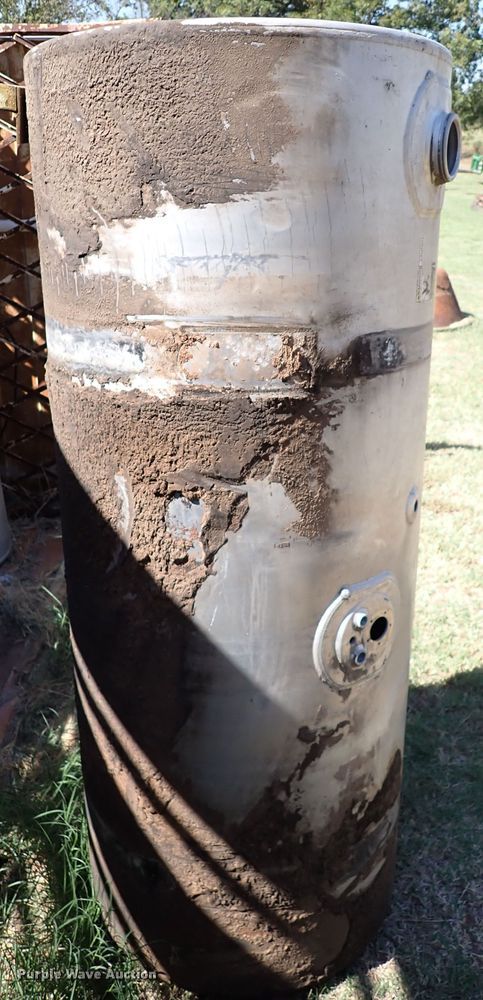 image for item IN9705 (2) Kenworth aluminum fuel tanks