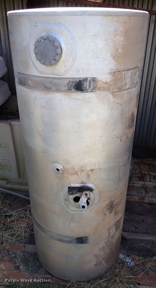 image for item IN9705 (2) Kenworth aluminum fuel tanks