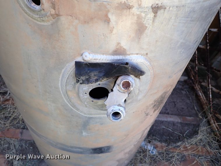 image for item IN9705 (2) Kenworth aluminum fuel tanks