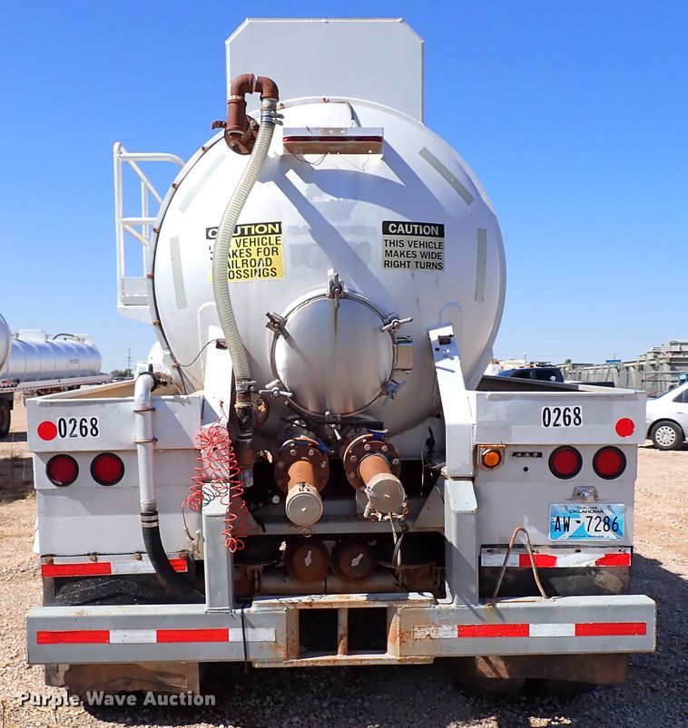 image for item IN9724 2006 Modern Group LLC 150BBL  tank trailer