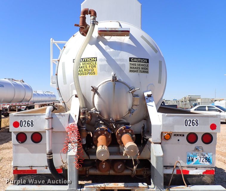 image for item IN9724 2006 Modern Group LLC 150BBL  tank trailer