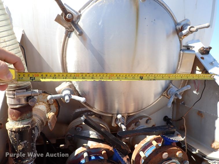 image for item IN9724 2006 Modern Group LLC 150BBL  tank trailer