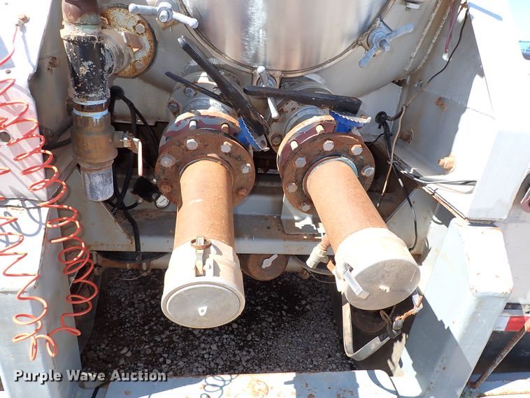 image for item IN9724 2006 Modern Group LLC 150BBL  tank trailer