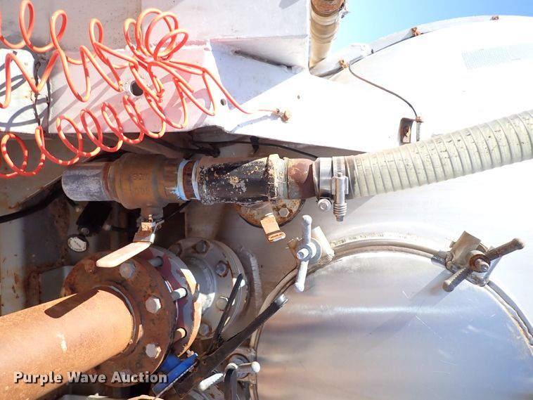 image for item IN9724 2006 Modern Group LLC 150BBL  tank trailer