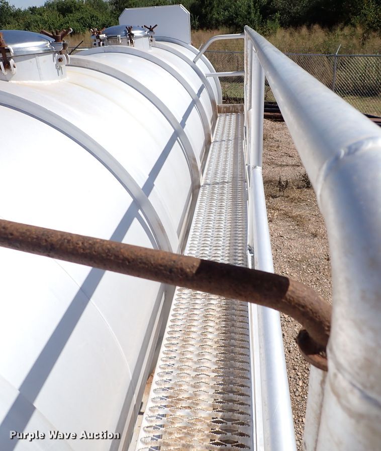 image for item IN9724 2006 Modern Group LLC 150BBL  tank trailer