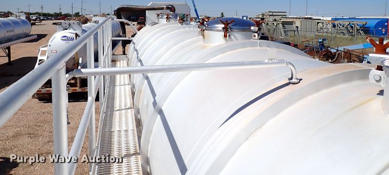 image for item IN9724 2006 Modern Group LLC 150BBL  tank trailer