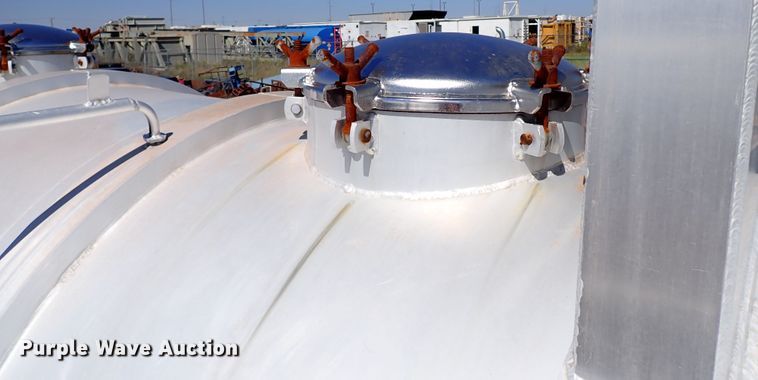 image for item IN9724 2006 Modern Group LLC 150BBL  tank trailer