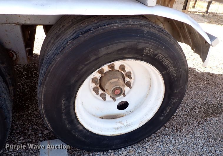 image for item IN9724 2006 Modern Group LLC 150BBL  tank trailer