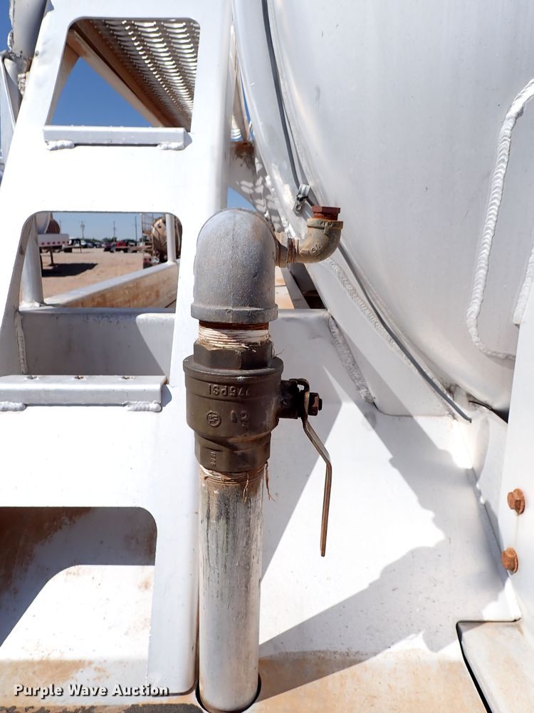 image for item IN9725 2013 Mac LTT Inc  tank trailer