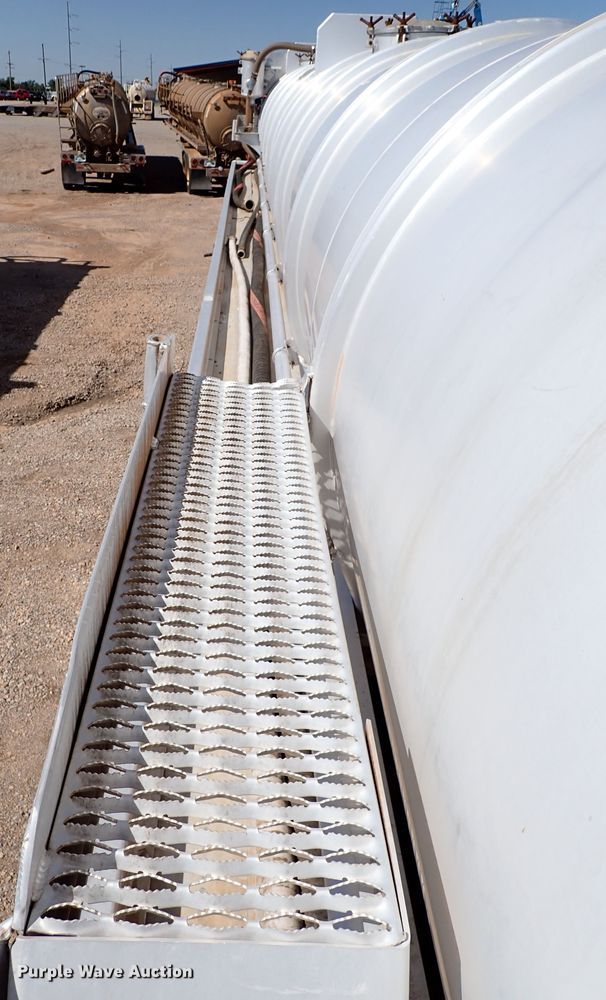 image for item IN9725 2013 Mac LTT Inc  tank trailer