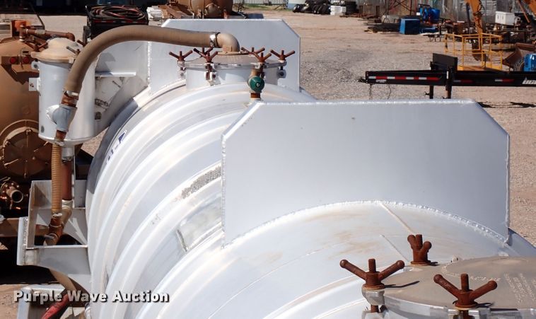 image for item IN9725 2013 Mac LTT Inc  tank trailer