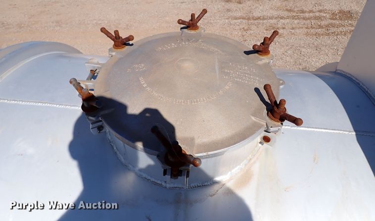 image for item IN9725 2013 Mac LTT Inc  tank trailer