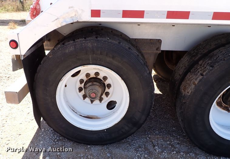 image for item IN9725 2013 Mac LTT Inc  tank trailer