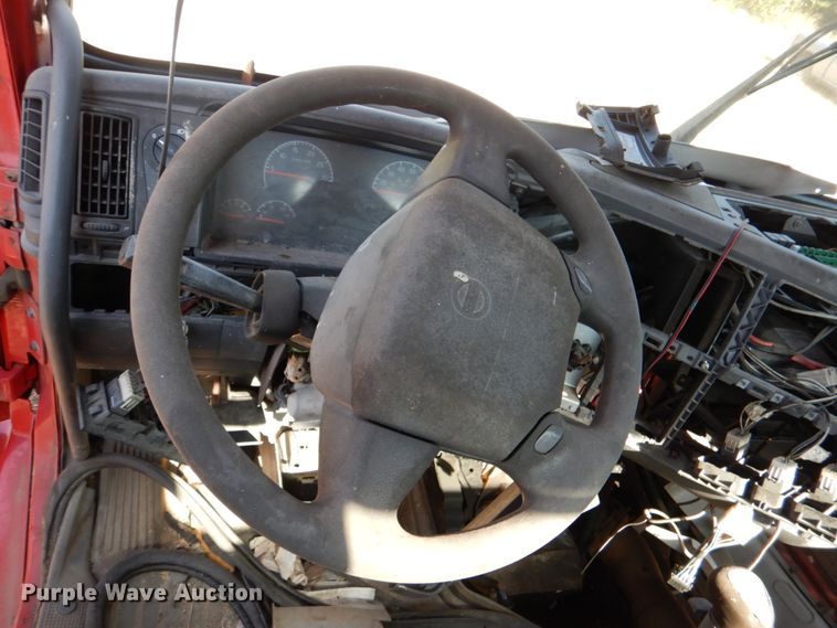 image for item IR9157 2004 Volvo VNM  truck cab and chassis