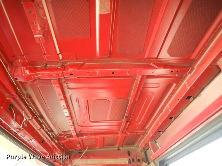 image for item IR9157 2004 Volvo VNM  truck cab and chassis