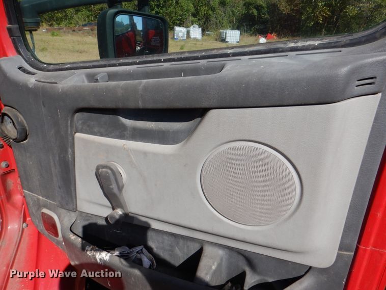 image for item IR9157 2004 Volvo VNM  truck cab and chassis