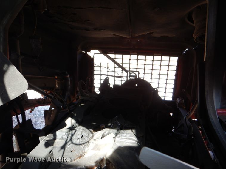 image for item IR9157 2004 Volvo VNM  truck cab and chassis