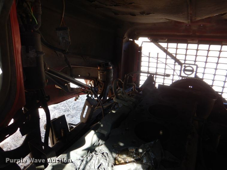 image for item IR9157 2004 Volvo VNM  truck cab and chassis