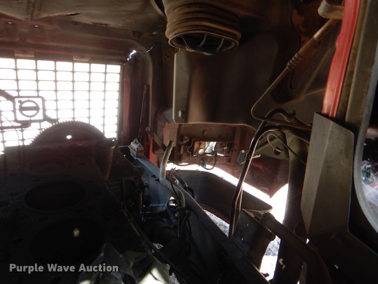 image for item IR9157 2004 Volvo VNM  truck cab and chassis