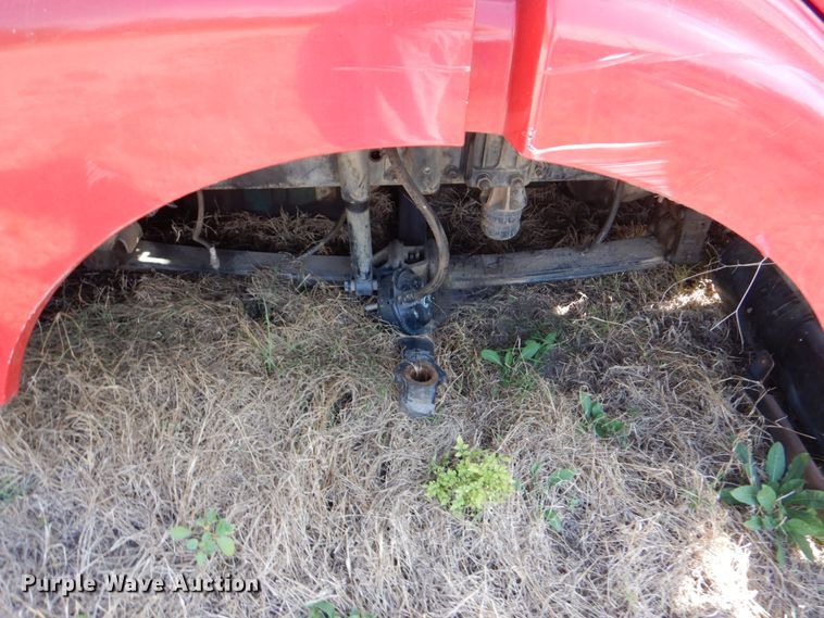 image for item IR9157 2004 Volvo VNM  truck cab and chassis