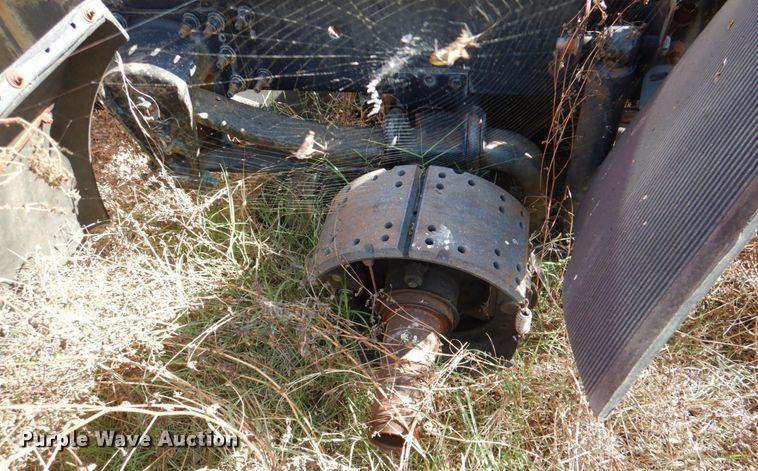 image for item IR9157 2004 Volvo VNM  truck cab and chassis