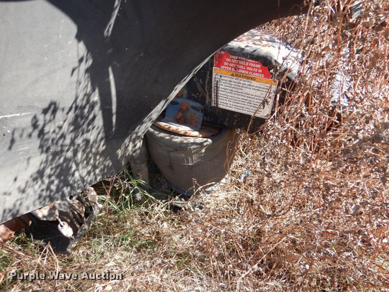 image for item IR9157 2004 Volvo VNM  truck cab and chassis