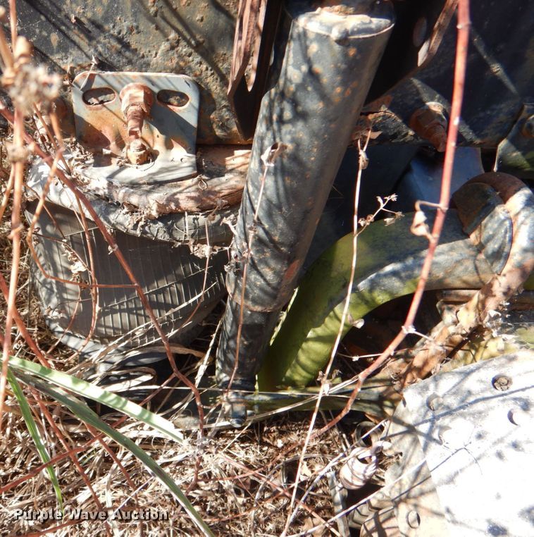 image for item IR9157 2004 Volvo VNM  truck cab and chassis