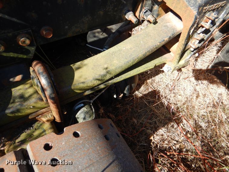 image for item IR9157 2004 Volvo VNM  truck cab and chassis