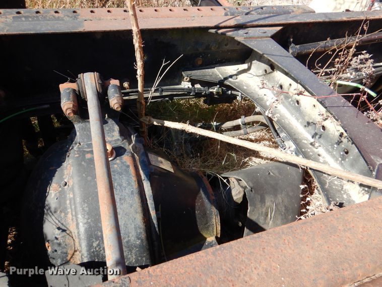 image for item IR9157 2004 Volvo VNM  truck cab and chassis