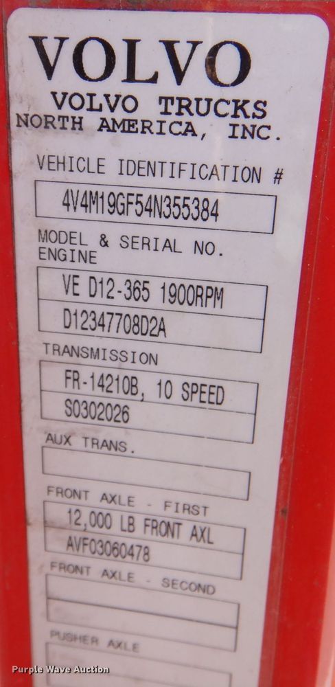 image for item IR9157 2004 Volvo VNM  truck cab and chassis