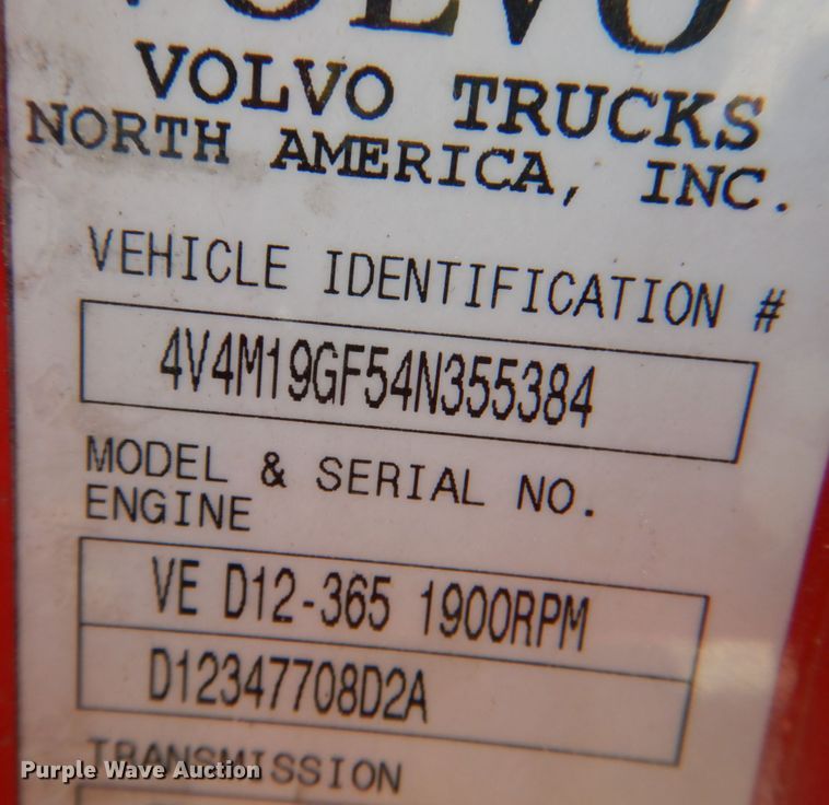 image for item IR9157 2004 Volvo VNM  truck cab and chassis