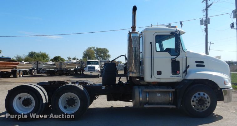 image for item JG9016 2008 Mack CXU600  semi truck