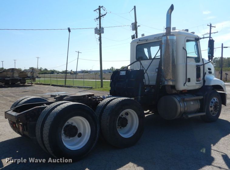 image for item JG9016 2008 Mack CXU600  semi truck