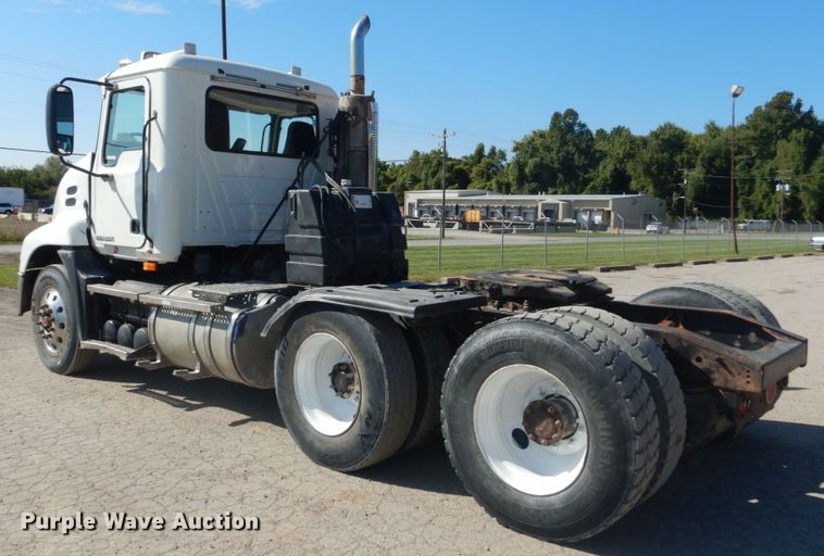 image for item JG9016 2008 Mack CXU600  semi truck