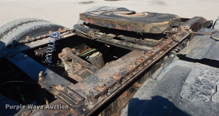 image for item JG9016 2008 Mack CXU600  semi truck