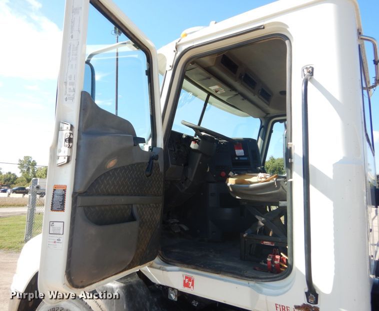 image for item JG9016 2008 Mack CXU600  semi truck