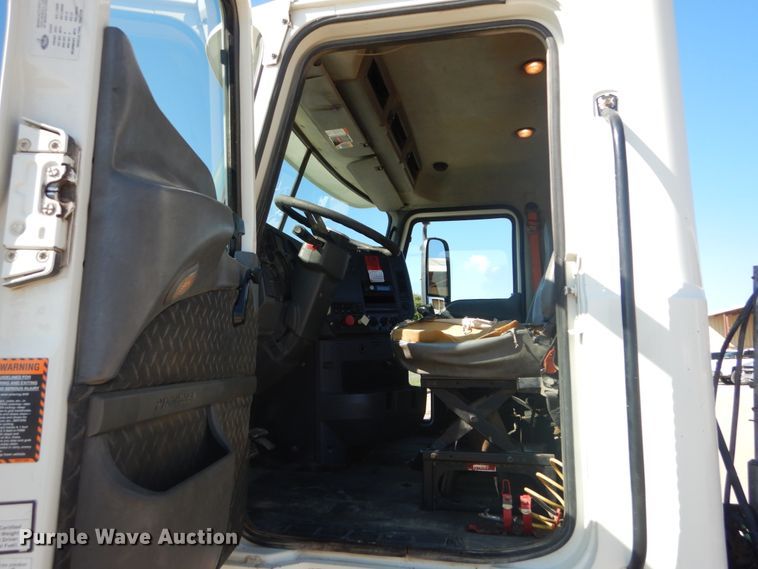 image for item JG9016 2008 Mack CXU600  semi truck