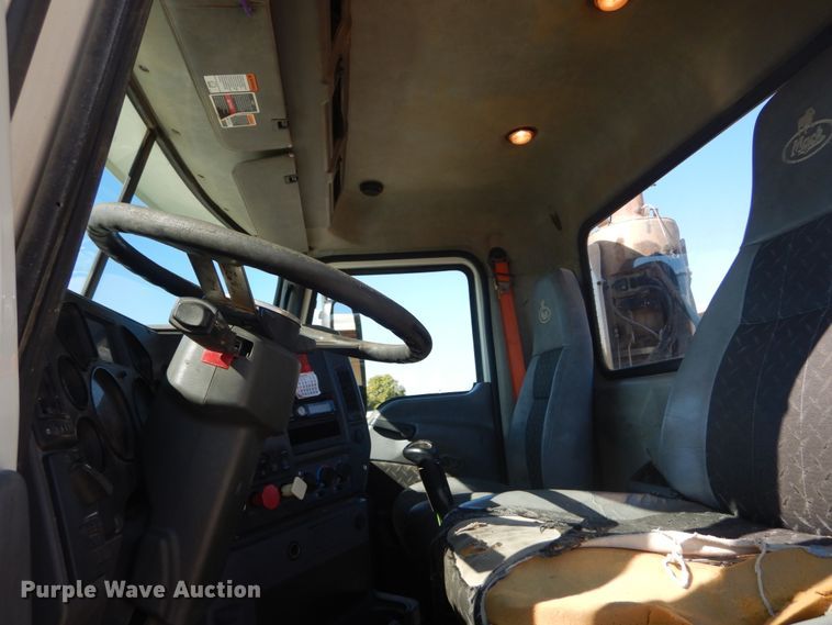 image for item JG9016 2008 Mack CXU600  semi truck