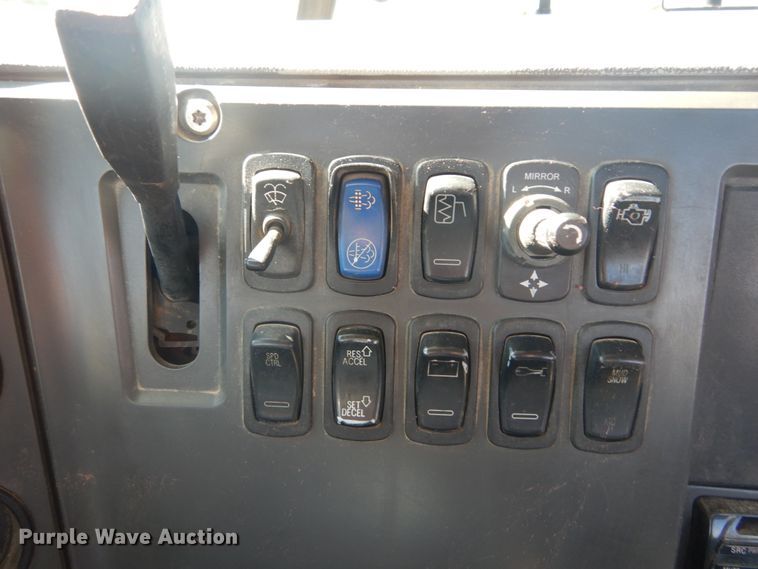 image for item JG9016 2008 Mack CXU600  semi truck