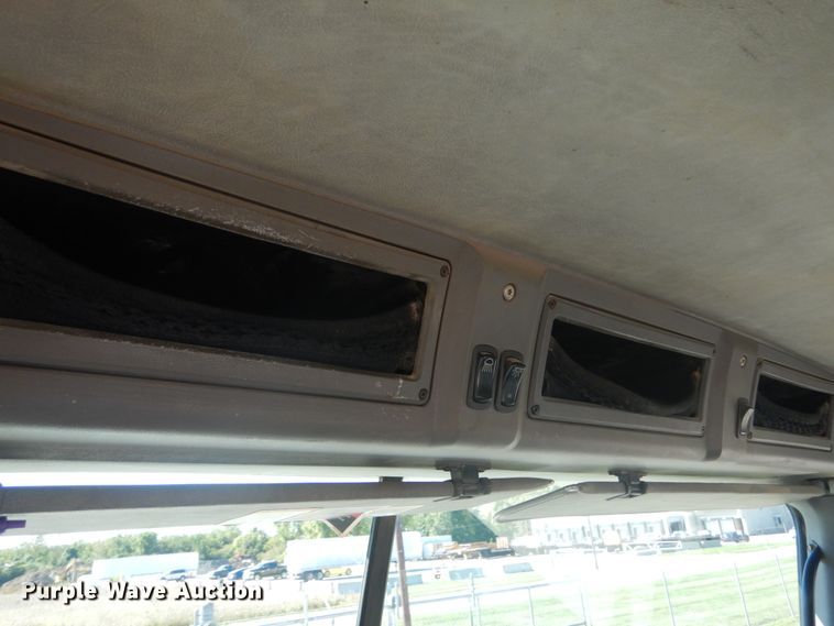 image for item JG9016 2008 Mack CXU600  semi truck