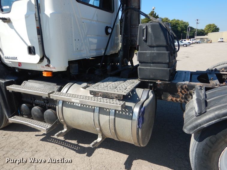 image for item JG9016 2008 Mack CXU600  semi truck