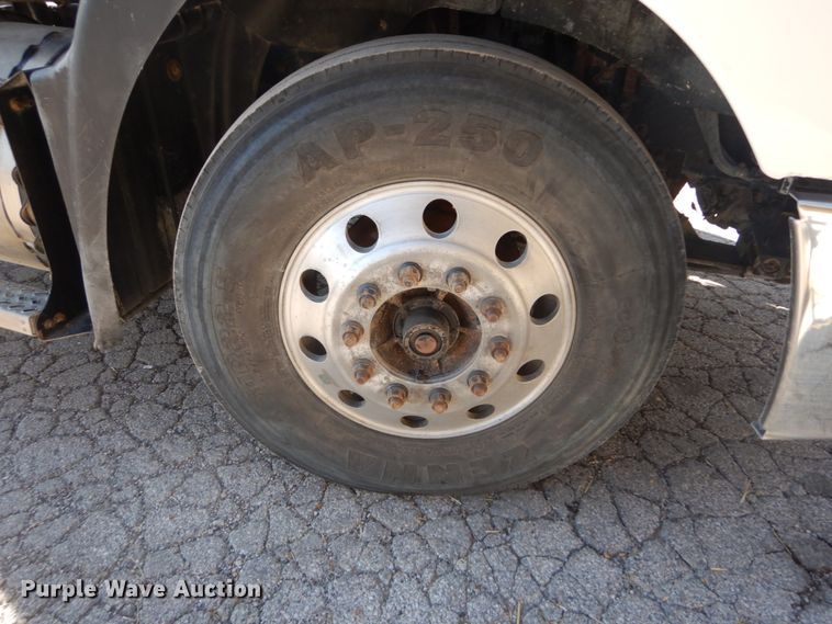 image for item JG9016 2008 Mack CXU600  semi truck