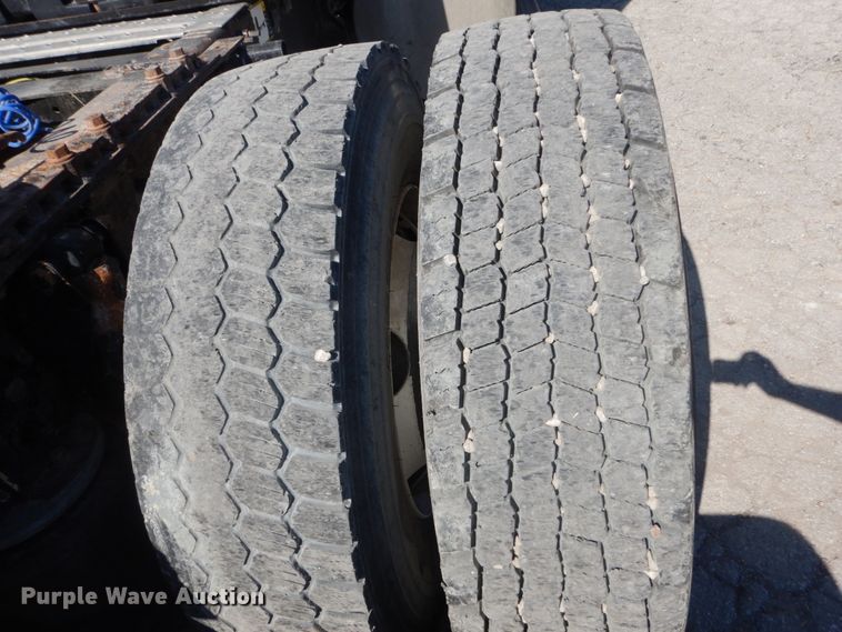 image for item JG9016 2008 Mack CXU600  semi truck