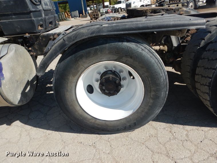 image for item JG9016 2008 Mack CXU600  semi truck