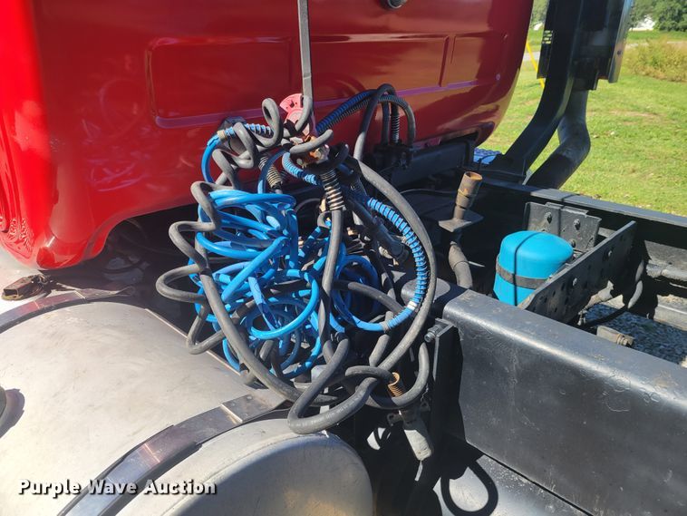 image for item JG9092 1992 Mack RD688S  semi truck