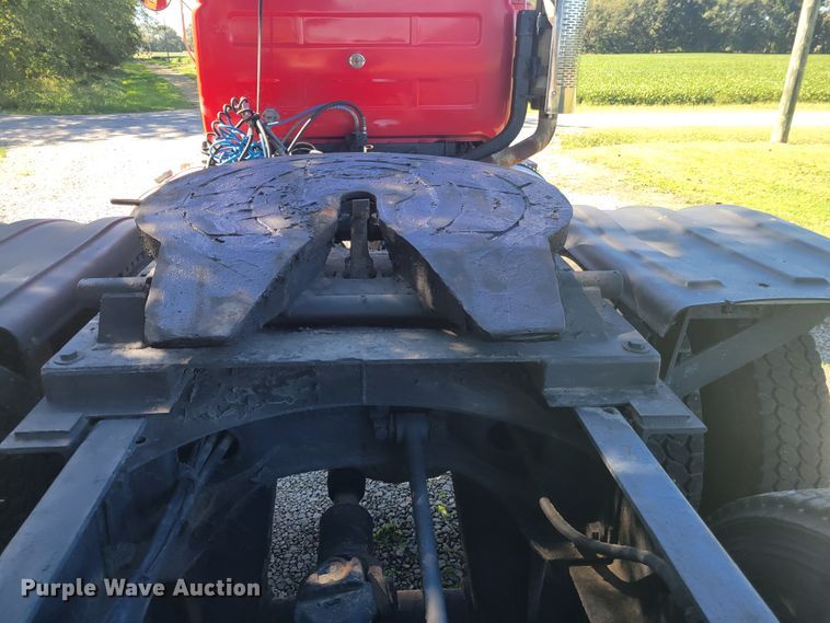 image for item JG9092 1992 Mack RD688S  semi truck