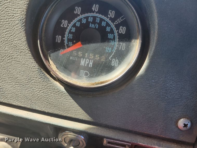 image for item JG9092 1992 Mack RD688S  semi truck