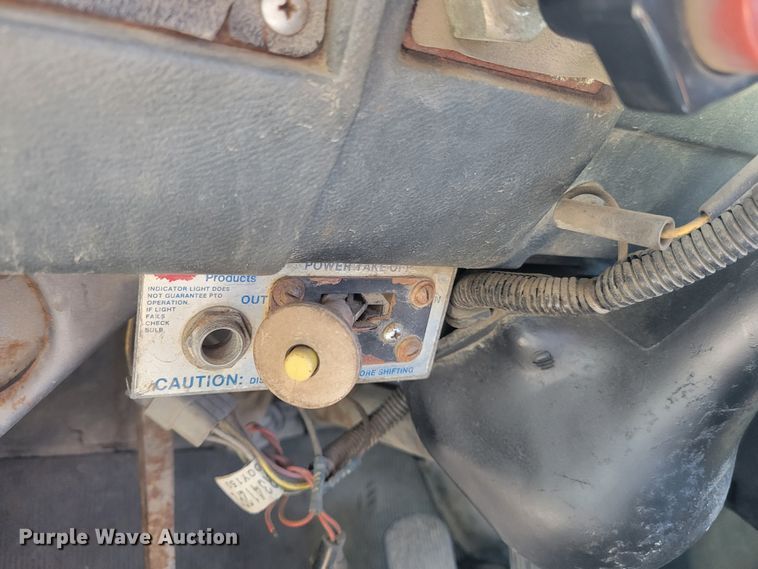 image for item JG9092 1992 Mack RD688S  semi truck