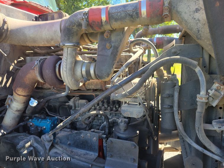 image for item JG9092 1992 Mack RD688S  semi truck